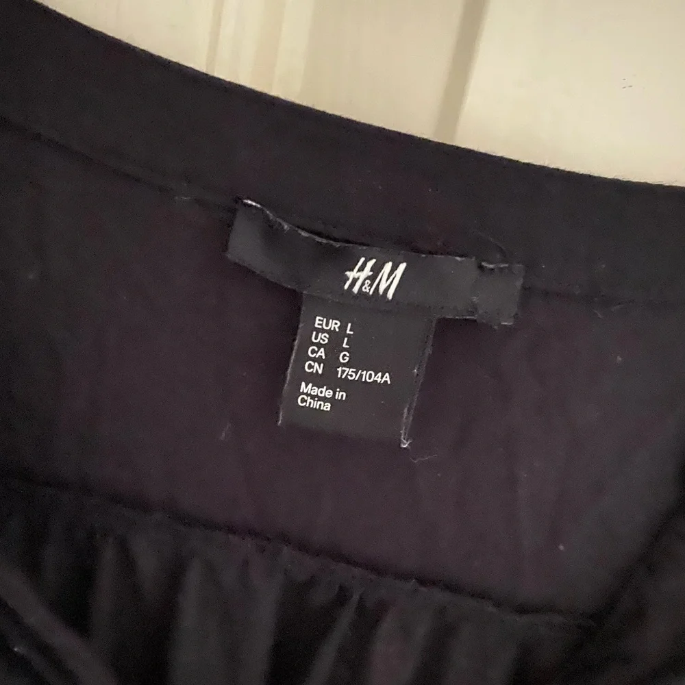 H&M Black Lightweight 3/4 Sleeve Henley Shirt - Picture 3 of 6